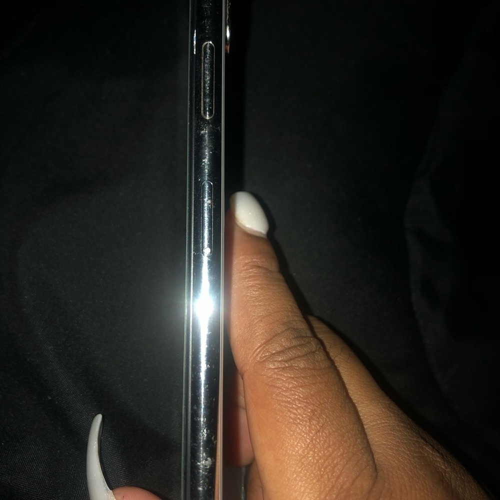IPHONE X - Picture 4 of 4